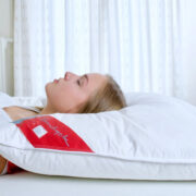 vandyck-rood-label-kussen-liggen